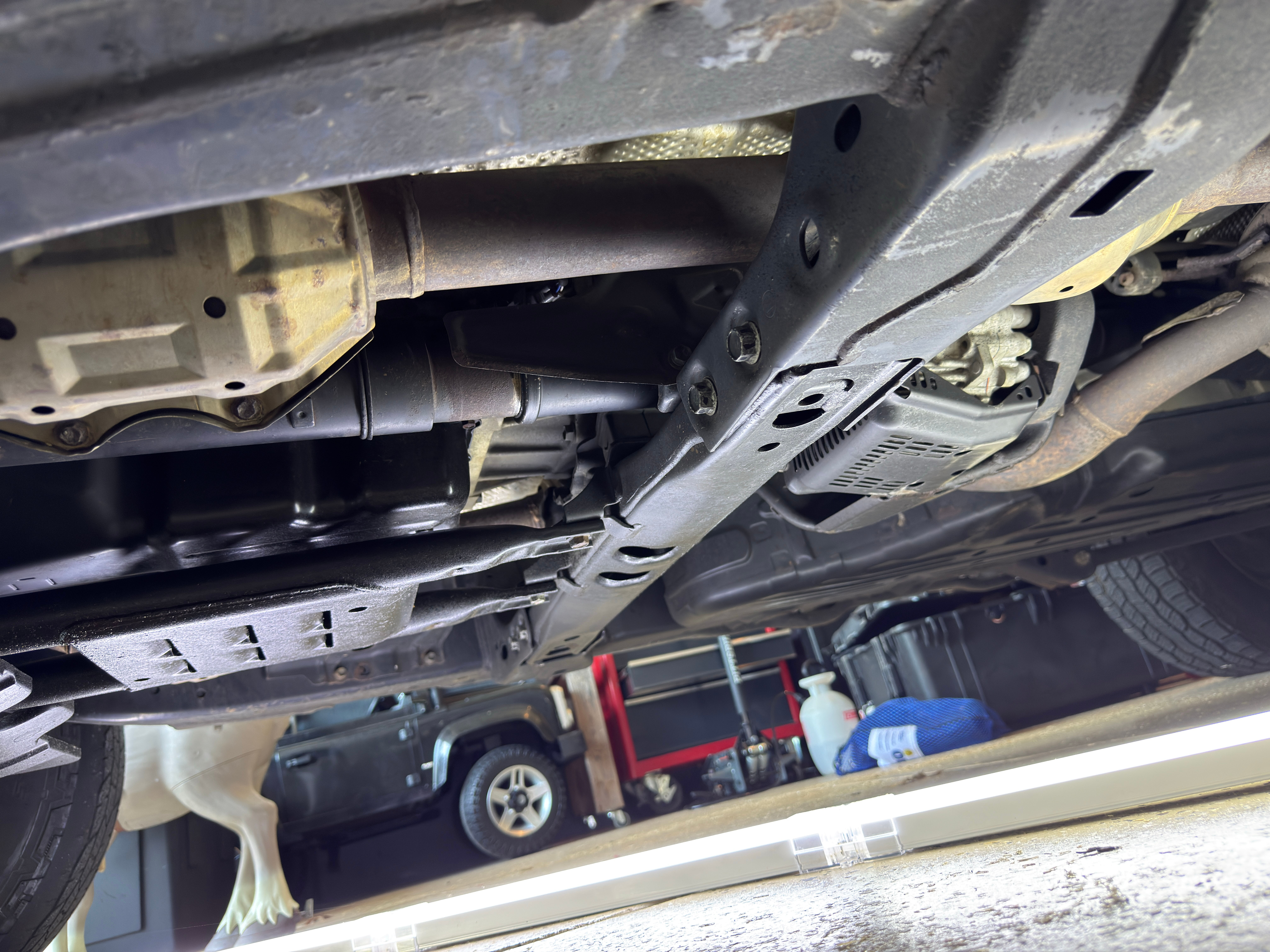 LX570 undercarriage — rust-free frame