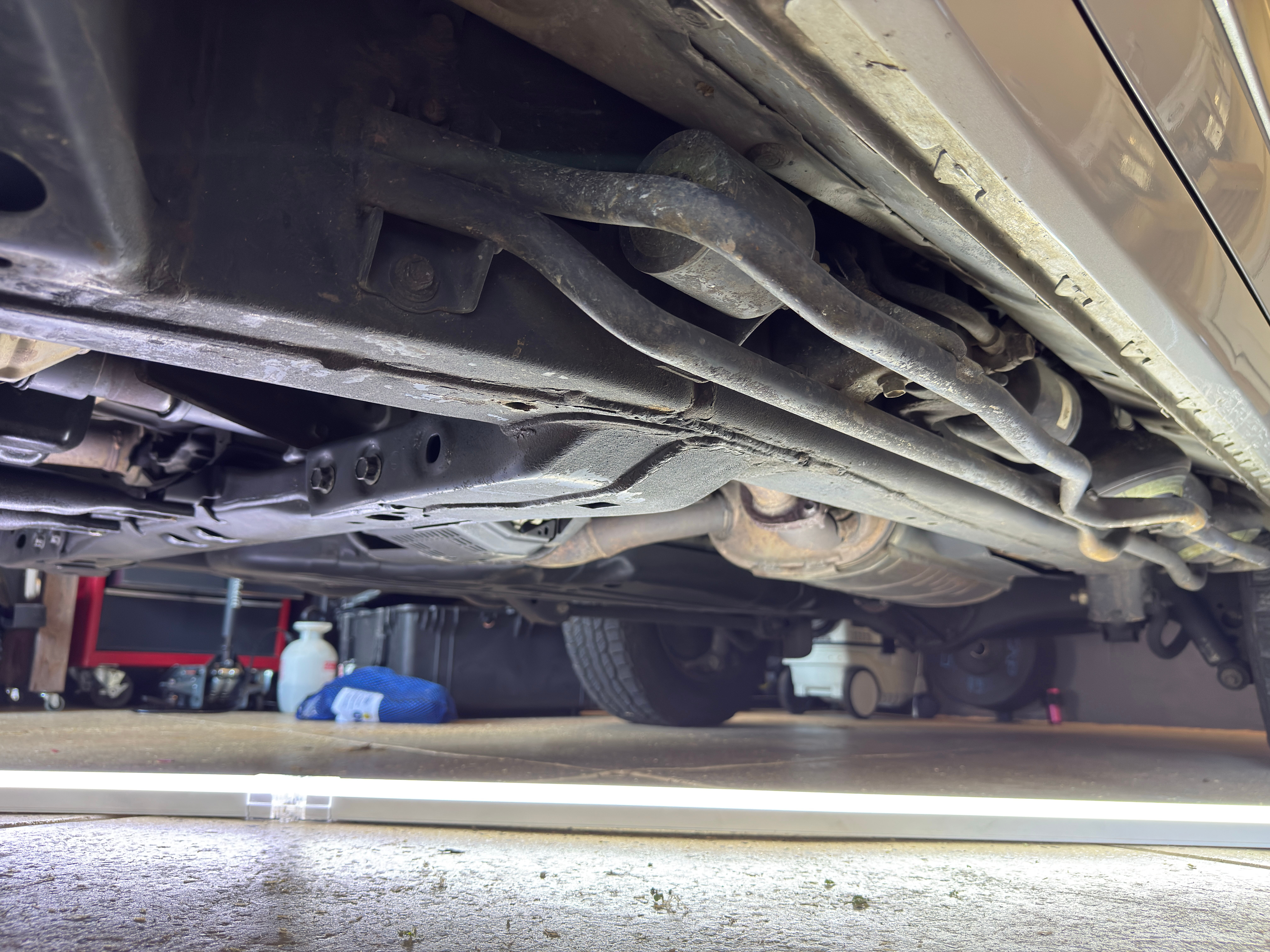 LX570 undercarriage — rust-free frame