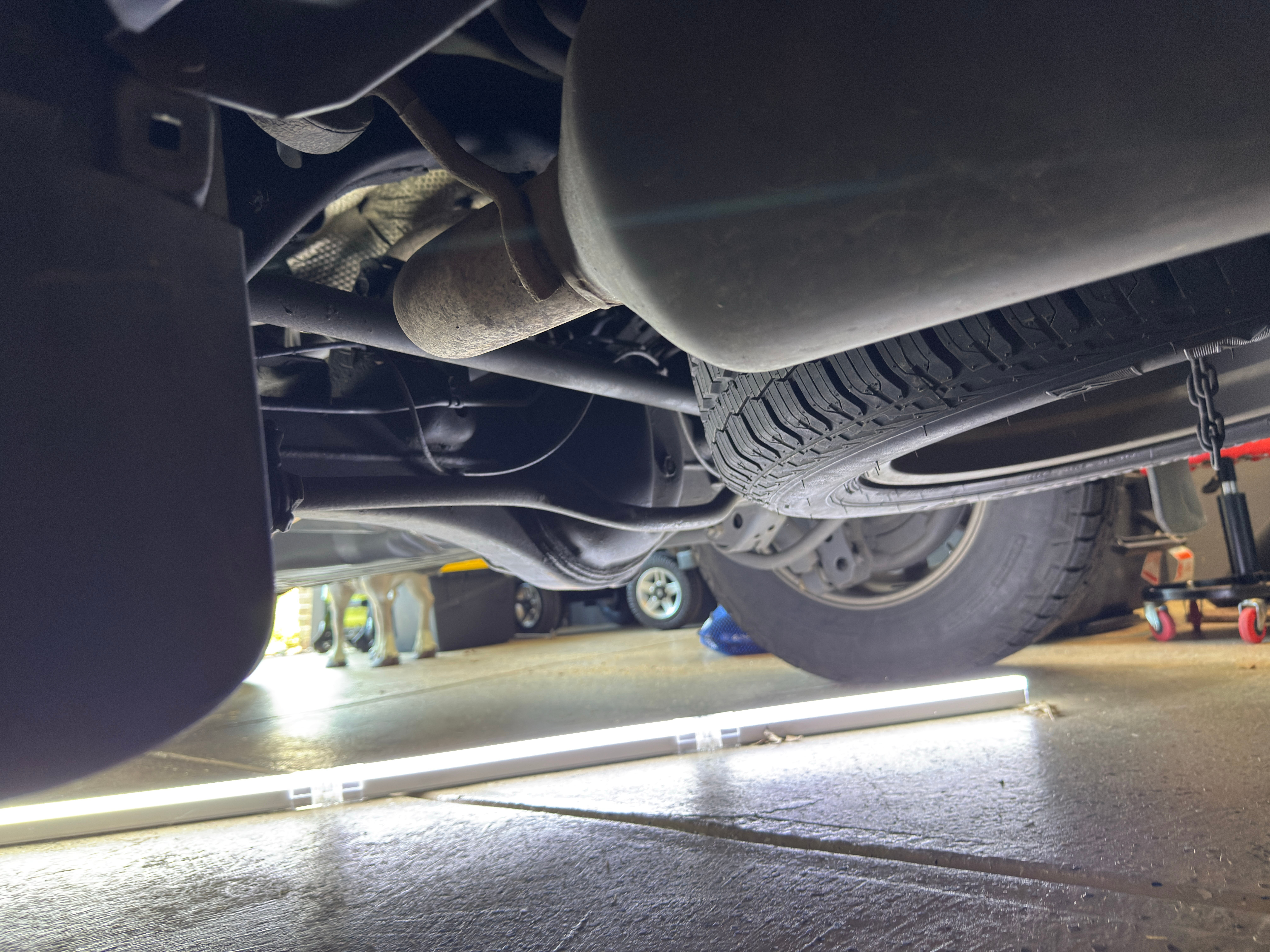 LX570 undercarriage — rust-free frame